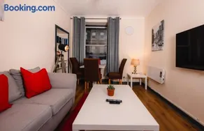 Cosy 4 Bedroom Apartment by Old Town - Image 4