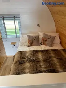 5 Chestnut Bay Lakeside Hideaway - Image 5