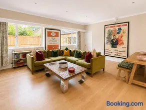 Spacious Country Cottage Sleeps 8, Air Con, Fire Pit & Dog Friendly close to Bath - Image 1