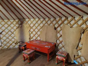 Gîte en yourte d'intérieur d'une demeure du 18e siècle en Anjou entre vignes et châteaux - Image 3