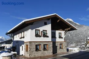 Holzschnitzers Appartements - Image 1