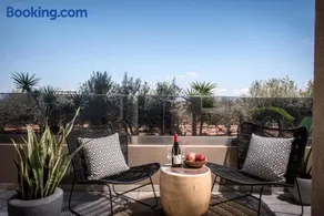 BELLA CASA LUXURY SUITES - Image 4