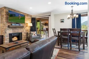 Rooftop Hot Tub, Free Parking, Renovated condo in the Heart of Lionshead - Image 3