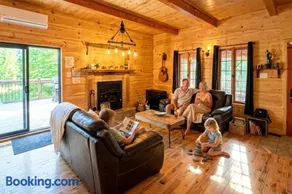 Chalet Brise du Nord with Private Spa and Pool Table & Games - Image 2