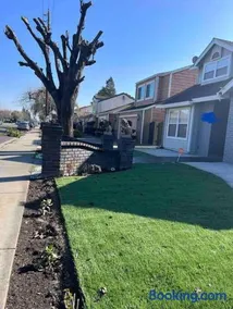 Entire 3 BR & 2 BA house for business and family - Image 2
