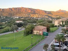 Heart of Holiday Village, near beach, WIFI, Parking, linen & clea ning included - Image 2