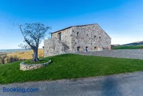 Luxury Villa in Val d'Orcia Private Tuscan Oasis By TripCare - Image 2