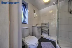 Upton Village Guest House - Image 3