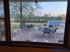 Boar Creek Guest House-sleeps 15 - Image 1