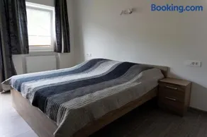 Viktoria Apartments - Image 5