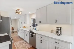 Lakewood Luxury - Pool - Hot Tub - Walk to Town - Family Friendly - Image 4