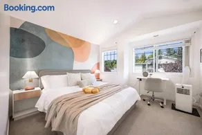 Modern 2BR Gem Near UW & Lake Trails & Garage - Image 1