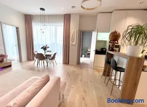 Premium 2 bedroom central home with ground floor terrace and a personal little cinema - Image 2