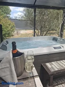 Bulle et jacuzzi privés sous les étoiles - Image 4