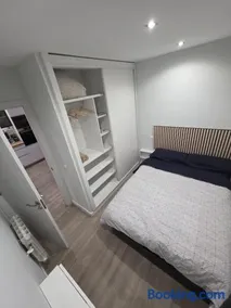 Habitación privada con baño compartido en Madrid - Image 5