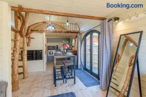 Laburnum Farm Estate - Image 3
