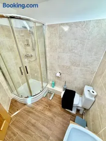 Beautiful Modern 2 Bed house combined with a vintage feel near Central Cambridge Sleeps 4 - Image 3