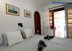 2BR Bungalow with Sunny Private Terrace - Secure Gear Storage - Image 1
