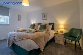 3 Bedroom house in Cumbernauld with walk in shower - Image 2