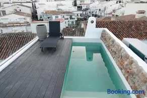 I AM Poolhouse - Image 1