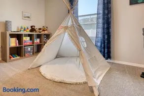 Family Friendly Playroom Garage - Image 4
