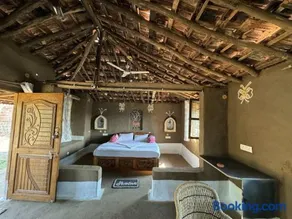 Mandhan View Homestay Kajra - Image 1