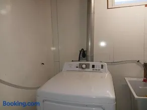 Budget Stay In Heart of Waterloo-Free Wifi-Parking - Image 4