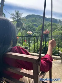Ella Thenulya - Image 4