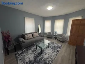 Beautiful apartment walking distance to stadium! - Image 1