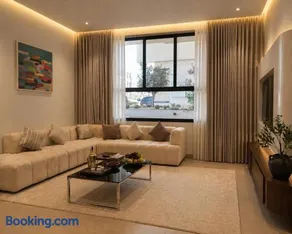 2BR Apt pool Access - Image 2