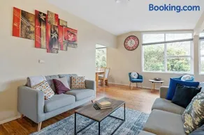 GreenLeafRetreat in Katoomba-Leura-Wentworth Falls-Blue Mountains-Pets Welcome-Free Parking & WIFI - Image 3