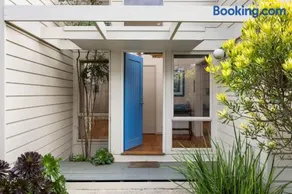 Lonsdale Back Beach Retreat - Image 2