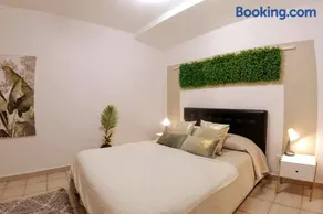 Spacious villa 500 m from the sea! Playa Del Duque - Image 3
