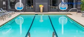 Noho Haven 2 bed Apt with FREE Parking - Image 3
