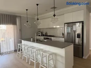 Luxury Hamptons Beach House - Image 1