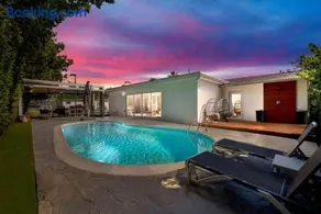 Villa Breeze w Heated Pool, Pickleball & BKB Court - Image 1