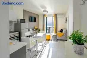 Apartment Noemi with a direct beach view - Image 4
