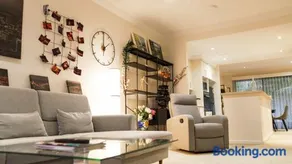 Modern 3BD Townhouse in Marsfield - Image 5