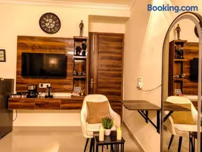 skyNest stays couple friendly near cyber hub and galleria - Image 1