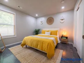 Quiet 2BR Apt - 8mim to KU & Mass Street - Image 1