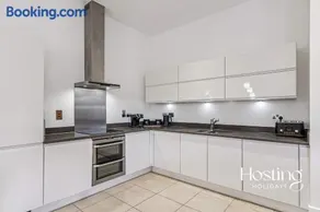The Kensington Suite - 2Bed Apartment with Parking - Image 5