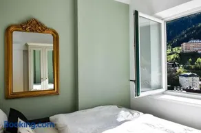 Brand-new, central apartment w/ VIEWS - Image 2