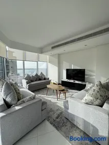 Beachside 2BR Retreat in Durrat Marina - Image 1