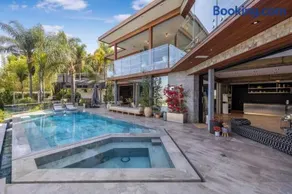 Bali Inspired Villa in Sunset Plaza - Image 3