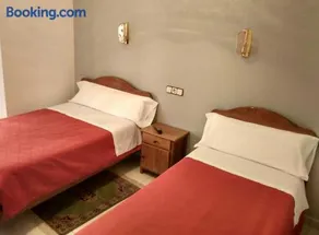 Hostal Gaudí - Image 1