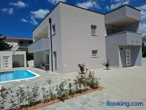 Villa Plesa with office and private pool - Image 2