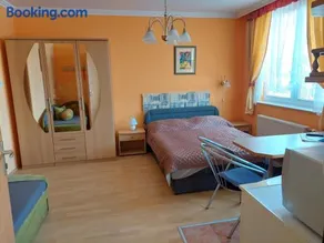 Azur & Smaragd Apartmanház - Image 1