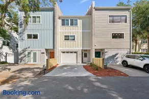 Coastal St Simons Retreat - Private Patio & Bonus Suite - Image 1