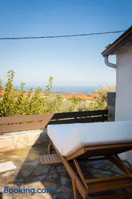 Cinema & Gaming House with View - Image 3