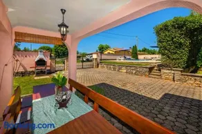 Traditional 2 floor holiday home in central Istria Muntrilj - Image 3